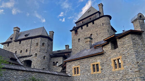 Bild zeigt die Burg Finstergrün im Lungau